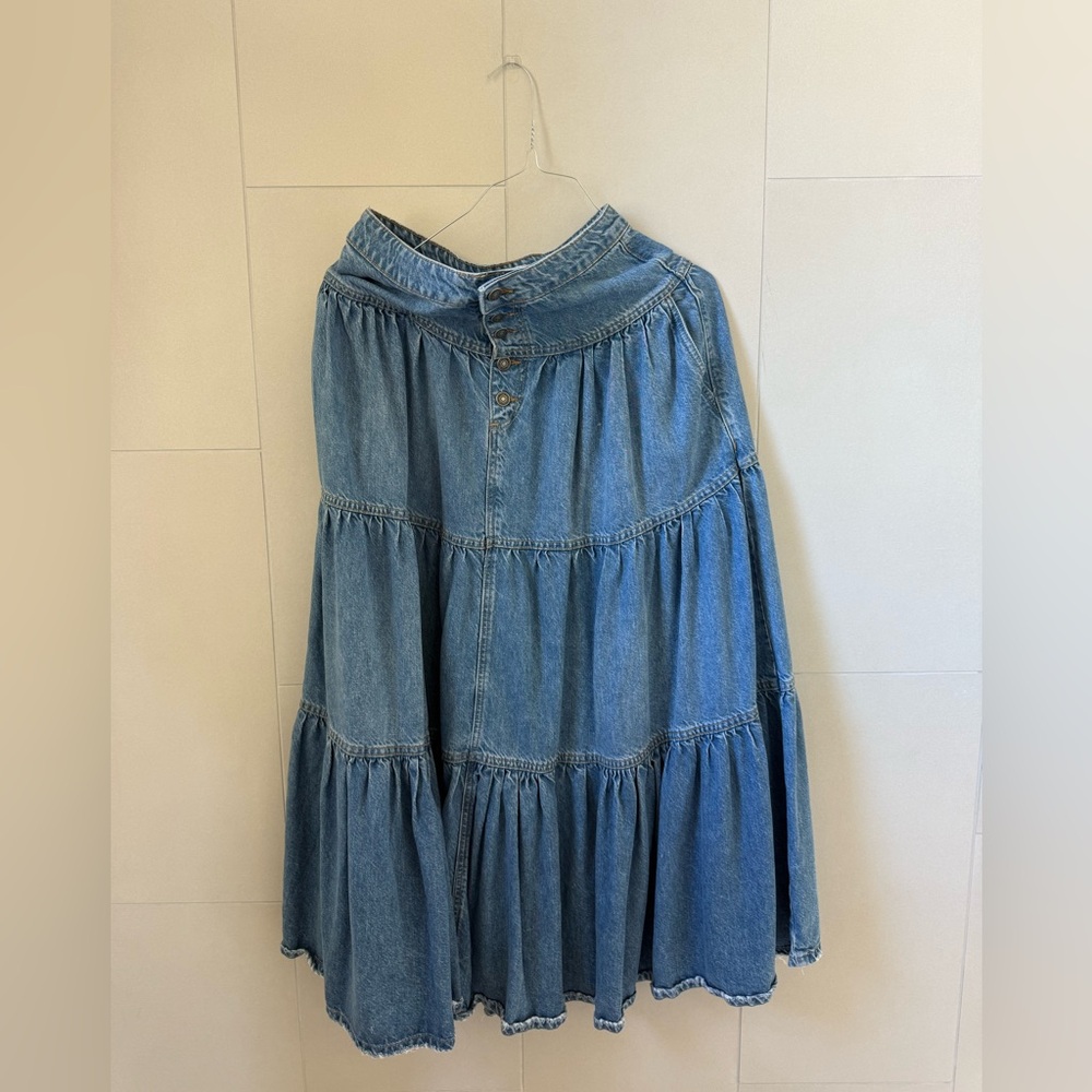 Free People denim skirt.